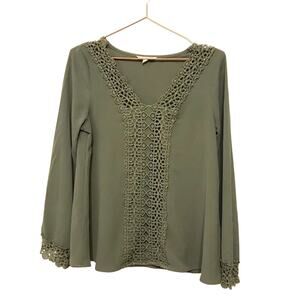 Illa Illa sage front sleeve lace trim blouse size small